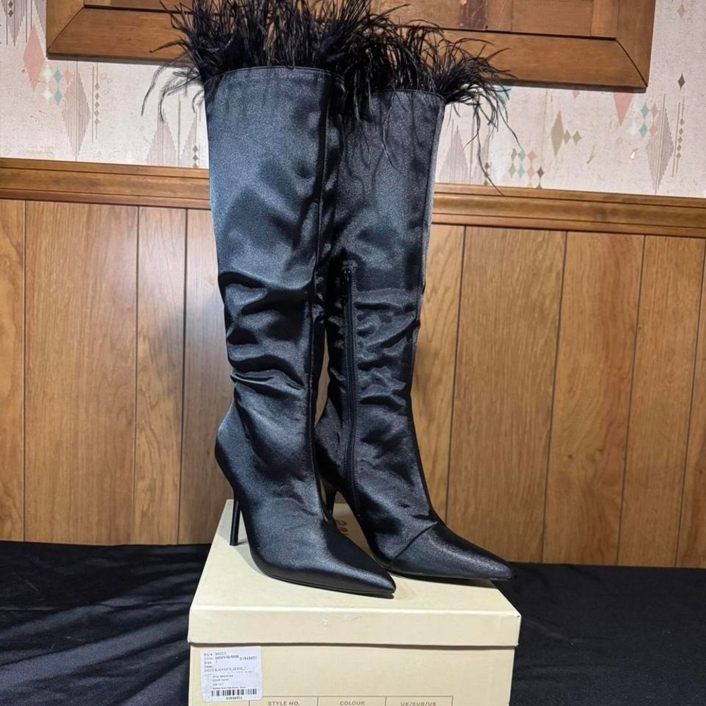 New!‎ Dolls Kill Black feather knee-high boots Size 7